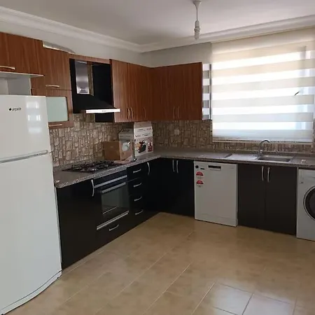 Havuz Olanagi Sunan Huzurlu Guzel Bir Site Apartmán Antalya