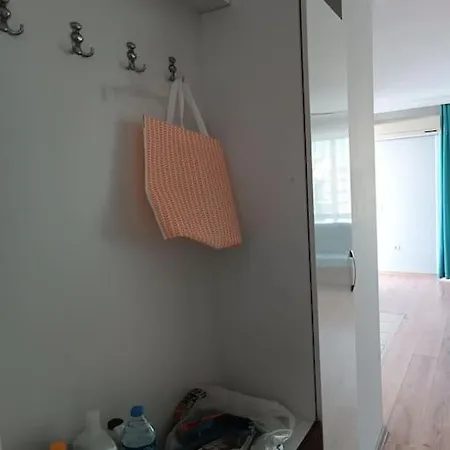 Havuz Olanagi Sunan Huzurlu Guzel Bir Site Apartman
