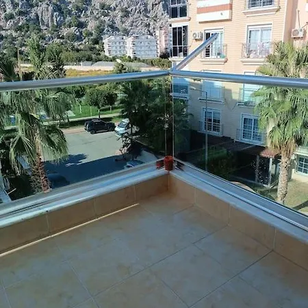 Havuz Olanagi Sunan Huzurlu Guzel Bir Site Apartman *