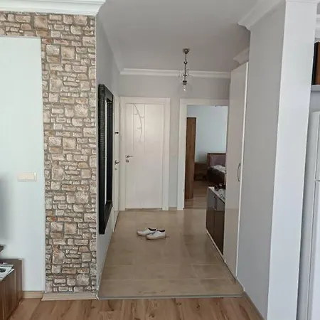 Havuz Olanagi Sunan Huzurlu Guzel Bir Site Antalya