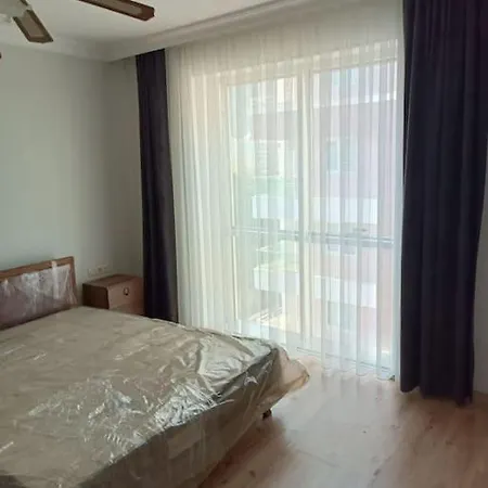 Havuz Olanagi Sunan Huzurlu Guzel Bir Site Antalya